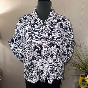 April Kiss • Linen Blend Cropped Hawaiian Shirt